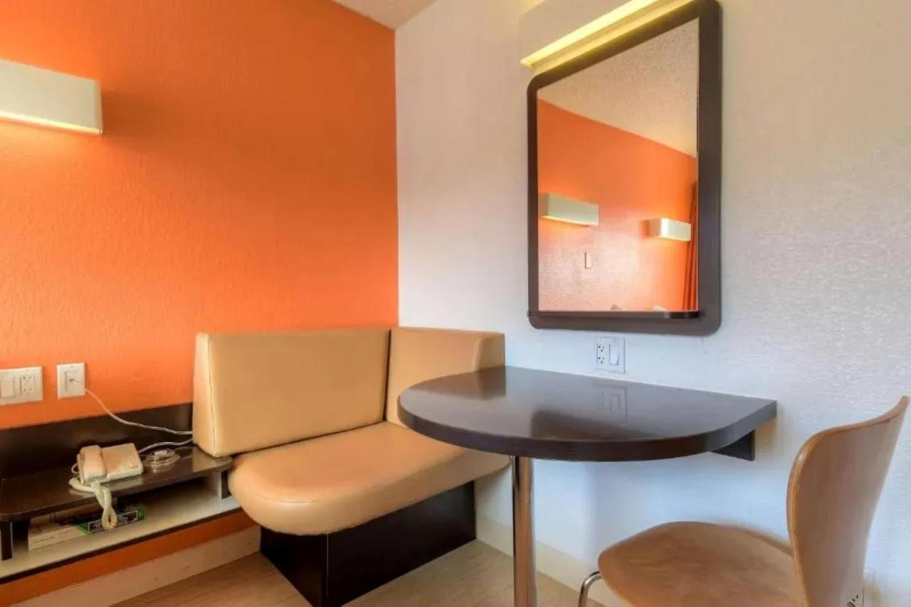 Town House Motel — photo 16