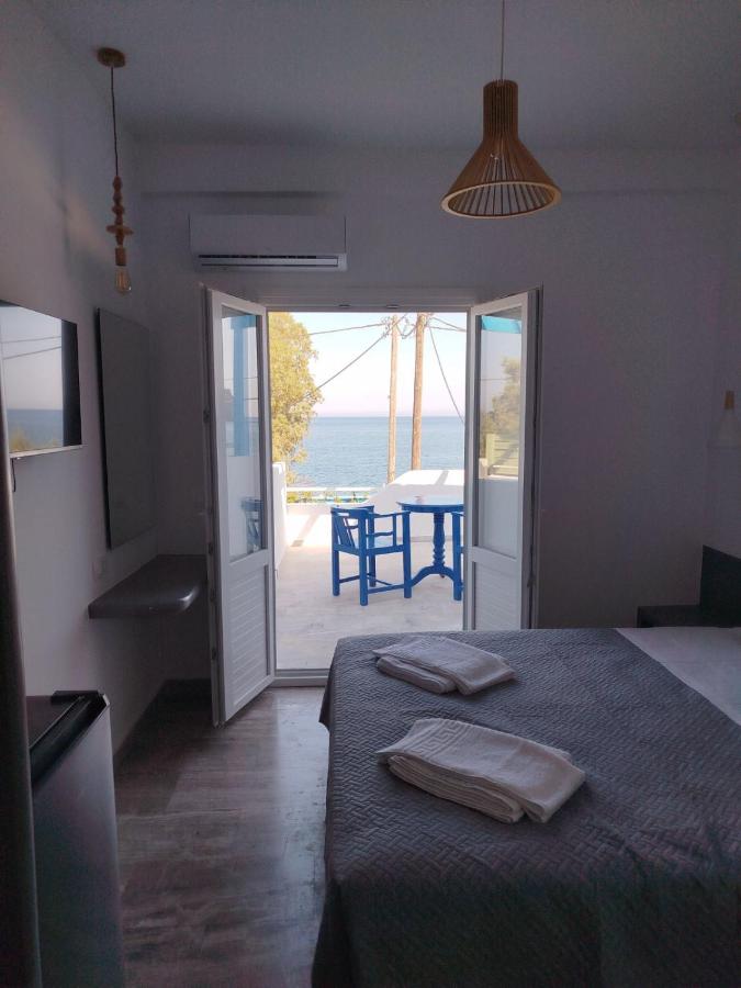 WHITE & BLUE Kamari - 5