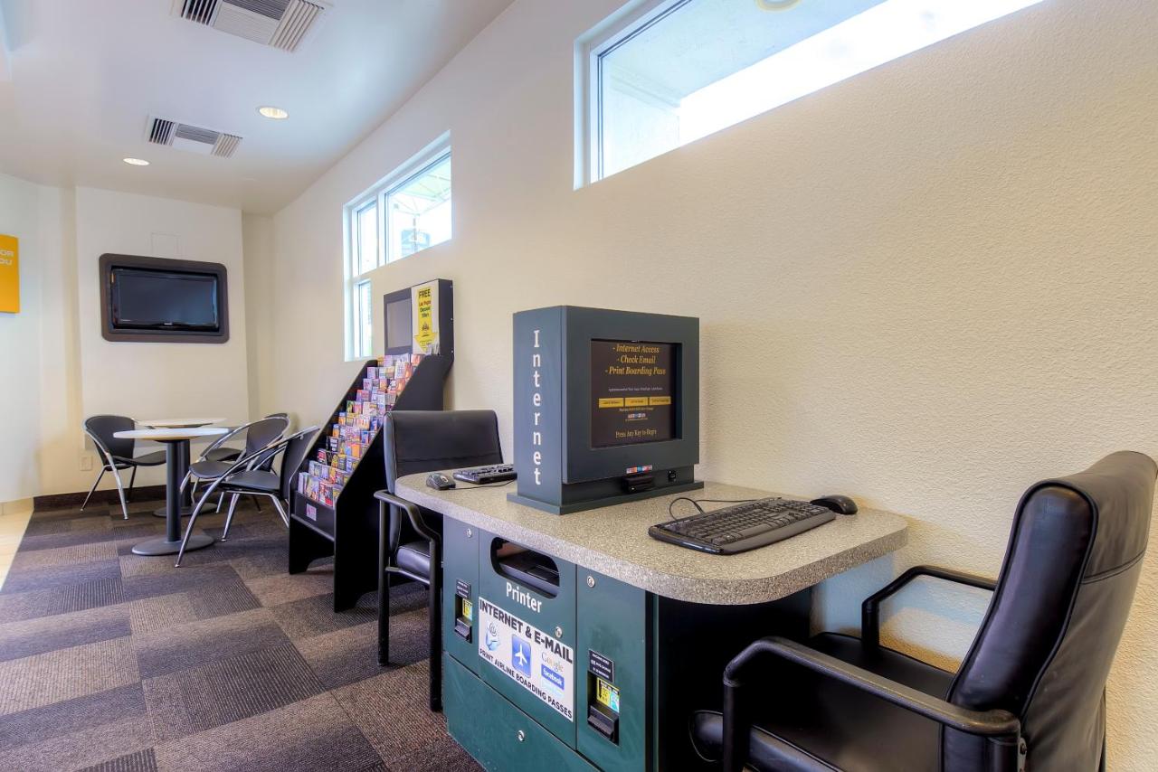 Town House Motel — photo 20