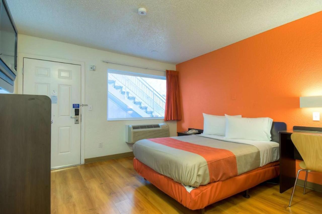 Town House Motel — photo 22