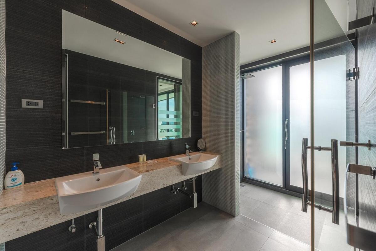 V203 Seahorse Villa Stunning 4BR Oceanview Retreat - 3