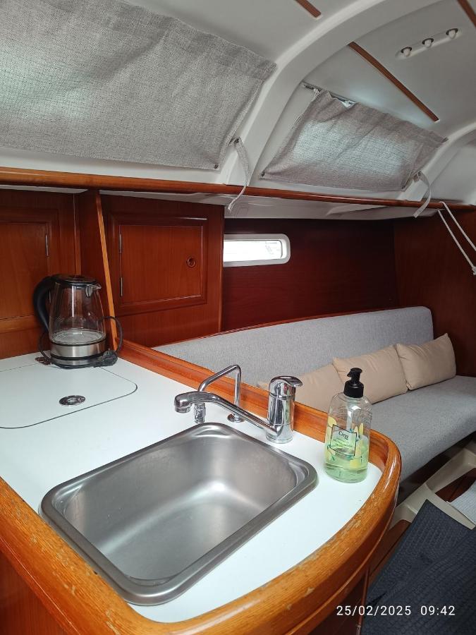 Veleiro na Marina da Expo - 2