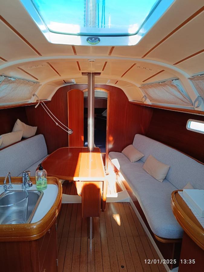 Veleiro na Marina da Expo - 3