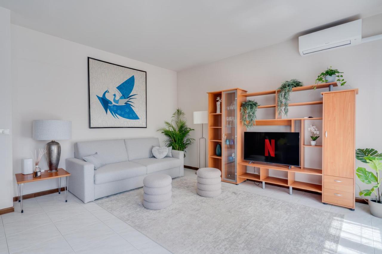 NEW! Ballerina Apartment con Wi-Fi, Netflix, Patio, Garage box inclusi