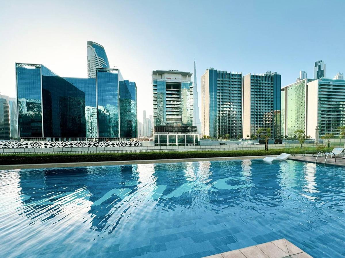 Luxury Apartment with Balcony & Full Burj Khalifa View by Dejaview Stays - 5