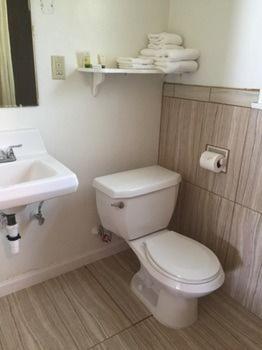 Town House Motel — photo 19