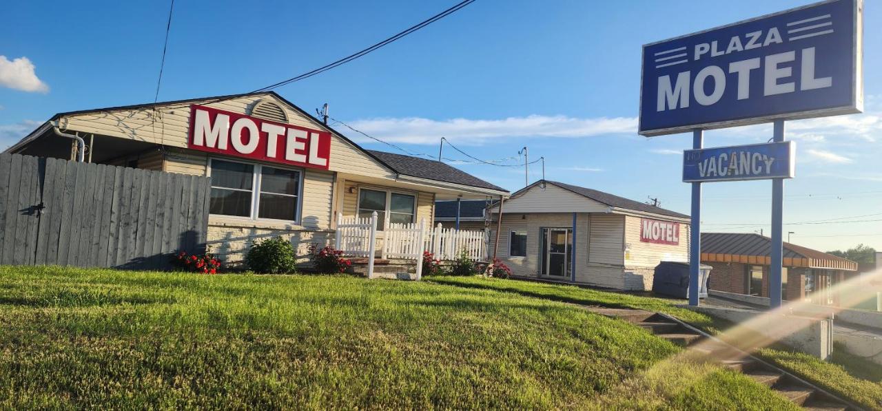 Plaza Motel — photo 9