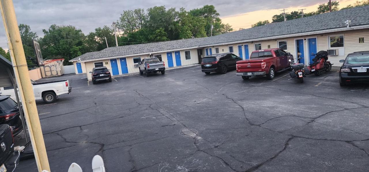 Plaza Motel — photo 11