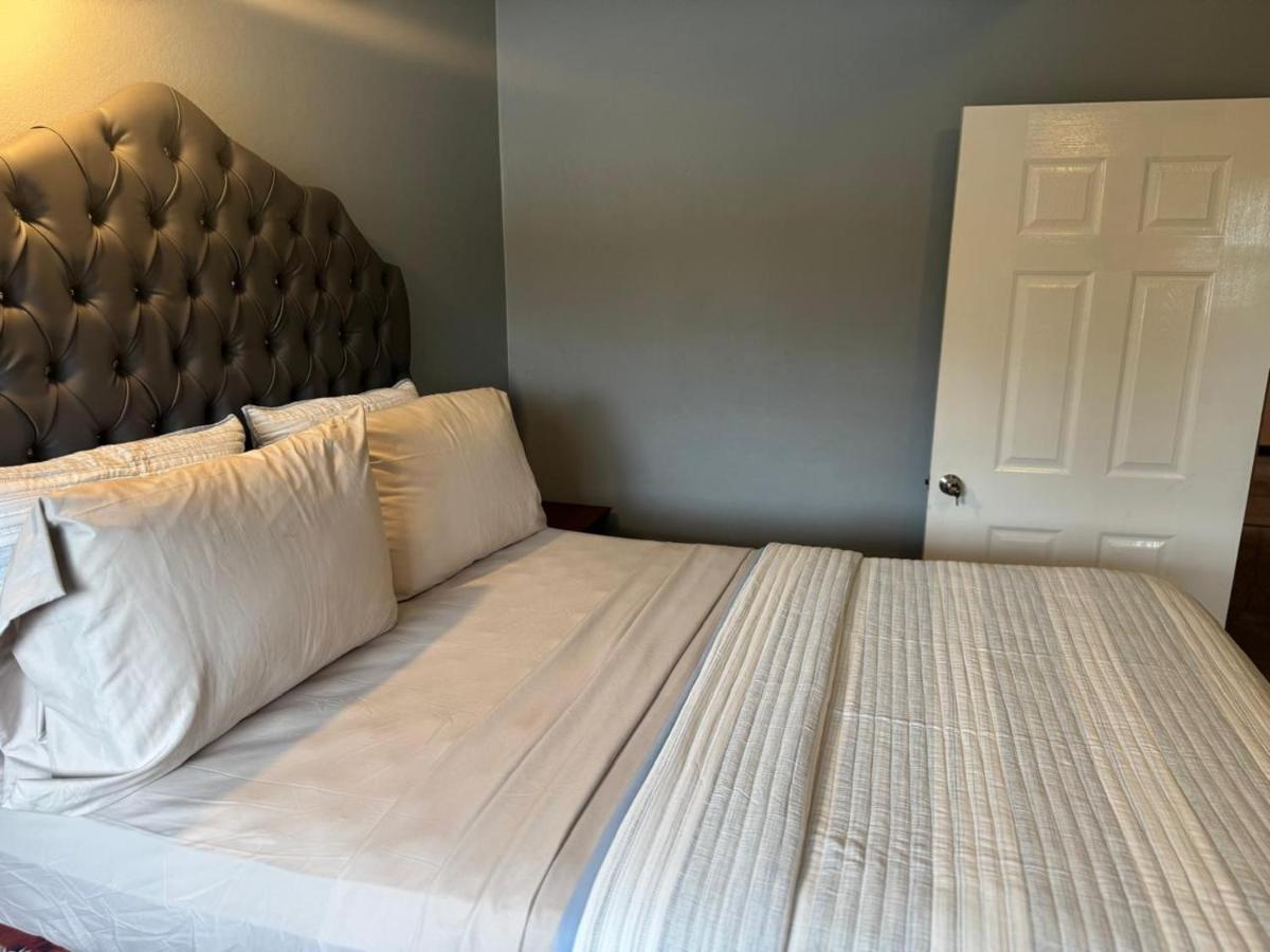 Budget Apartment Near New Kingston - 4