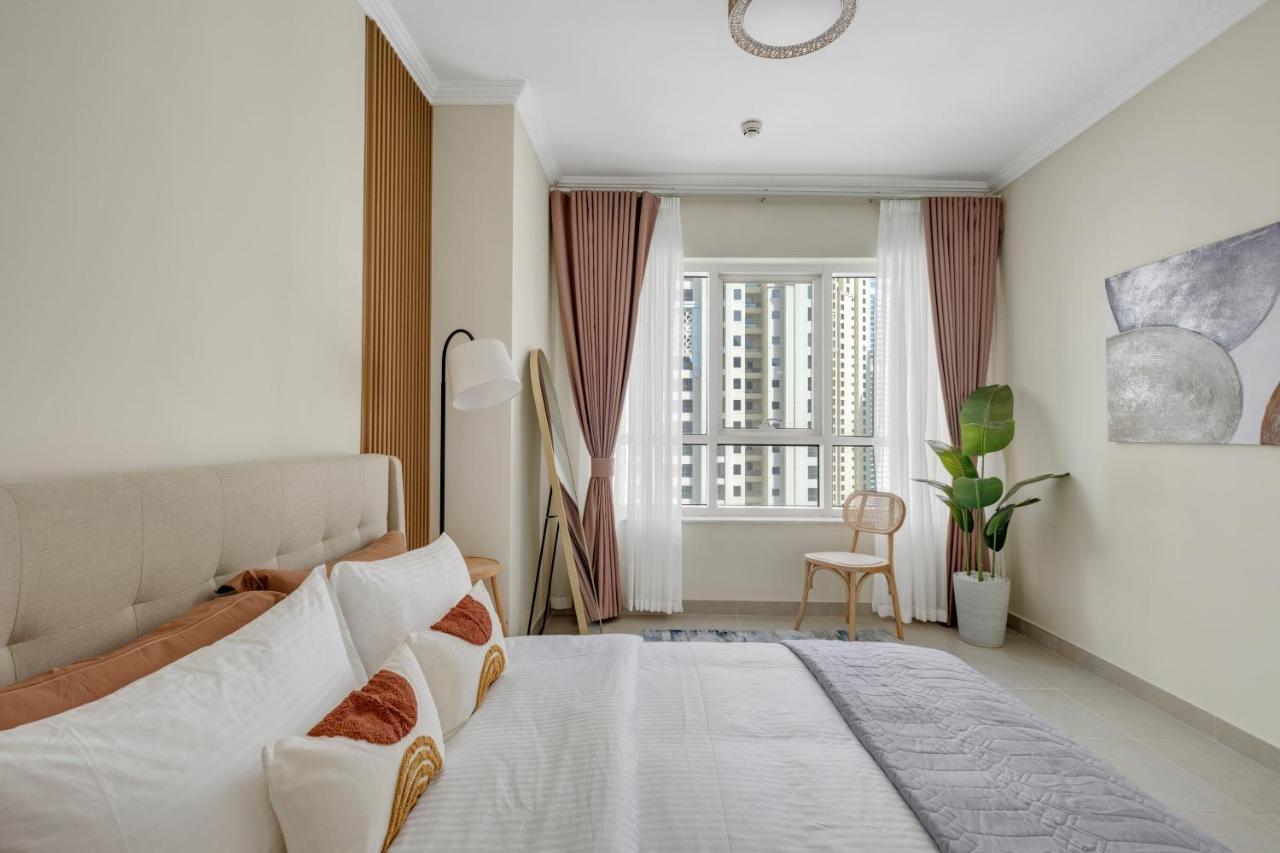 Dubai Marina Promenade 1BR Apartment with Pool near JBR - 2