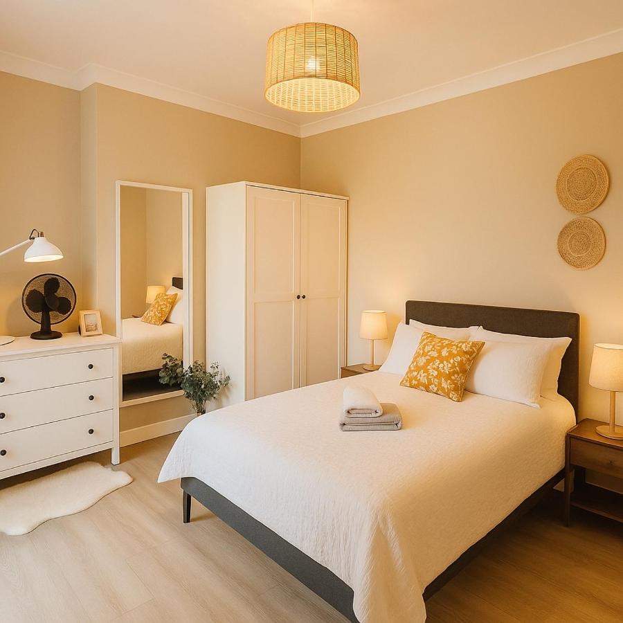 Stunning 5 bed house in enviable location - 2