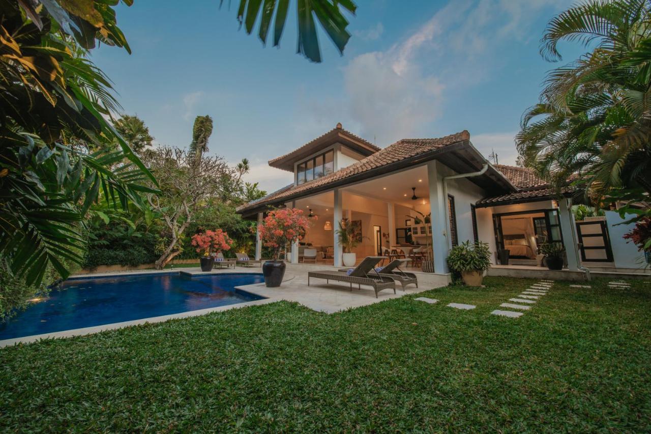 Villa Delapan Seminyak - 4