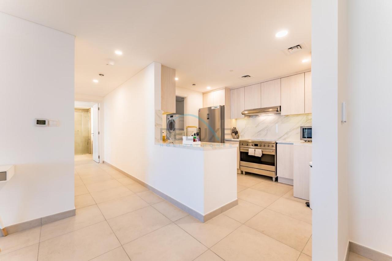 Balcony Overlooking Community 2BR with Assistant Room, Minutes Away From the Beach, Madinat Jumeirah Living Rahaal 2, Jumeirah by Deluxe Holiday Homes - 4