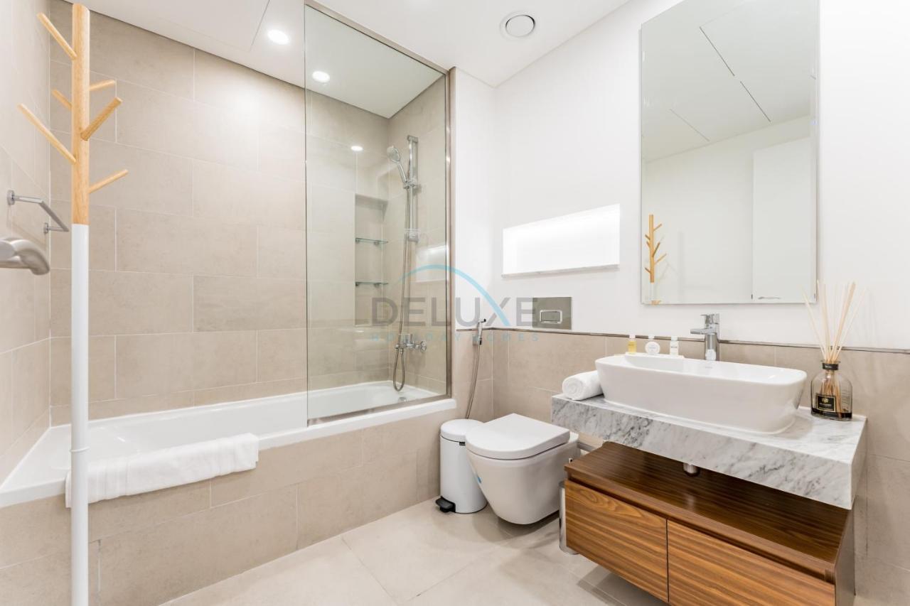 Balcony Overlooking Community 2BR with Assistant Room, Minutes Away From the Beach, Madinat Jumeirah Living Rahaal 2, Jumeirah by Deluxe Holiday Homes - 3