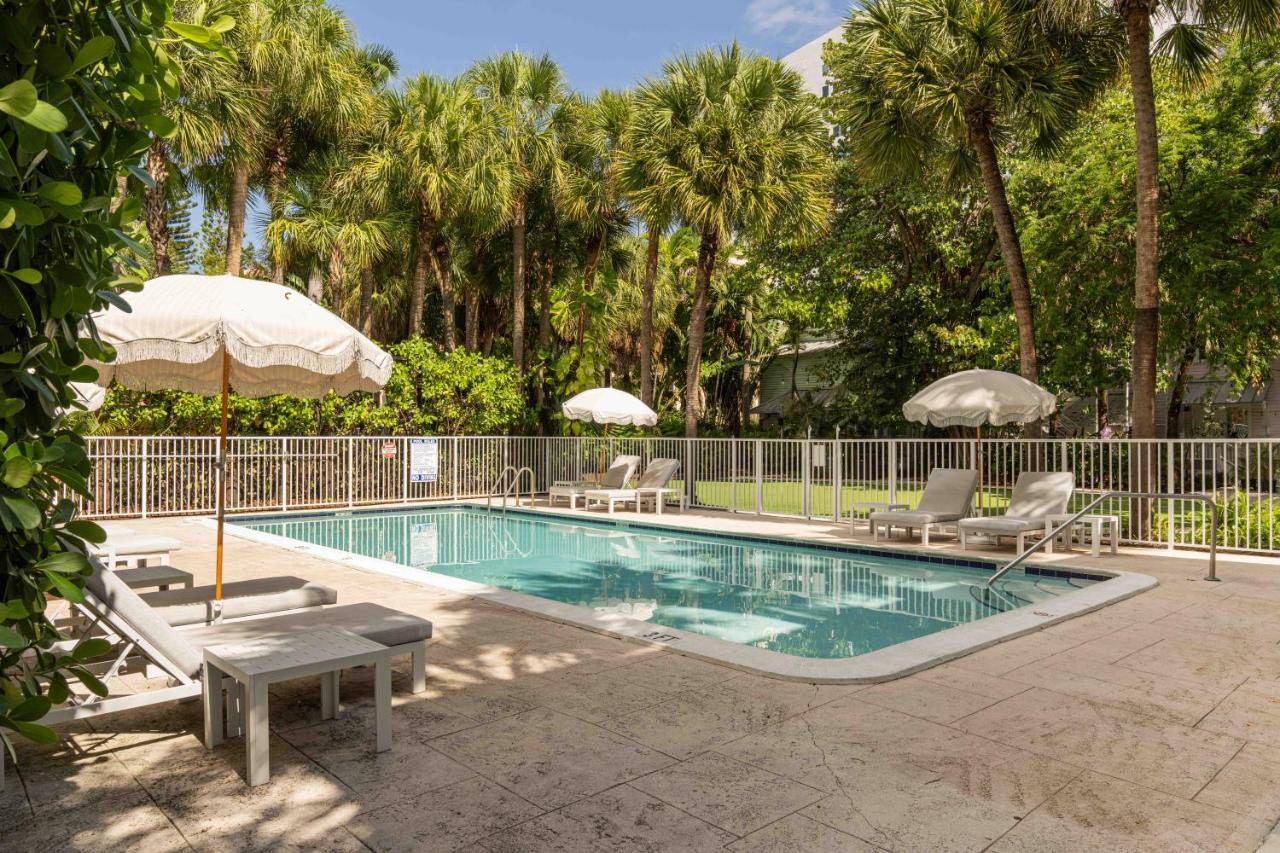 Image: Miami River Inn by Renzzi