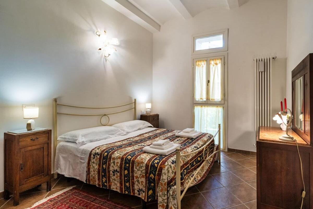 La Valle Near San Gimignano, Volterra, Pisa - 2