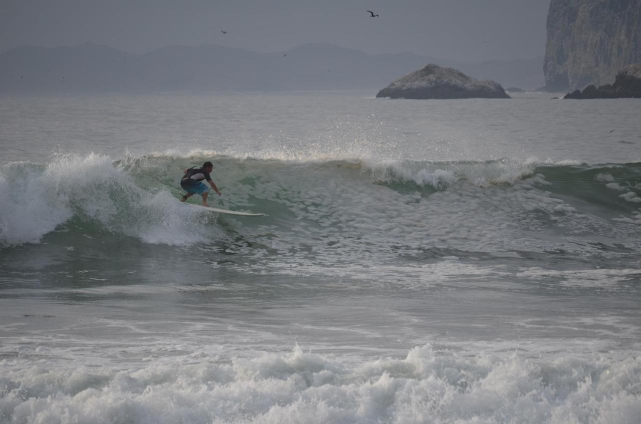 Beach: Waves Surf Camp Peru