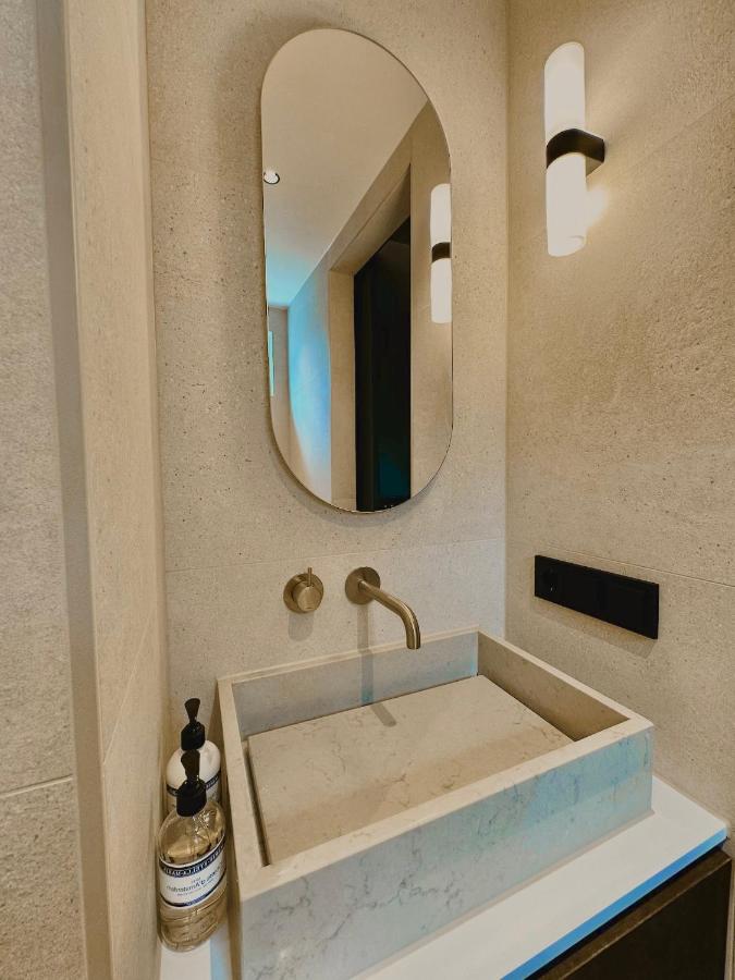 Rembrandt & Vermeer - 3