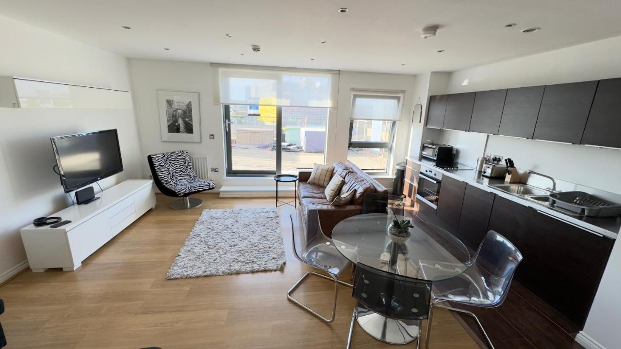 2-Bed Apt Sleeps 7 5 mins to Camden Market - 4