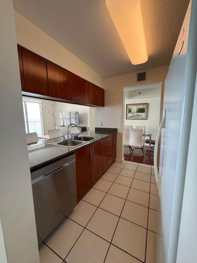Bright 2BR Apartment in Prime Brickell Location - 2