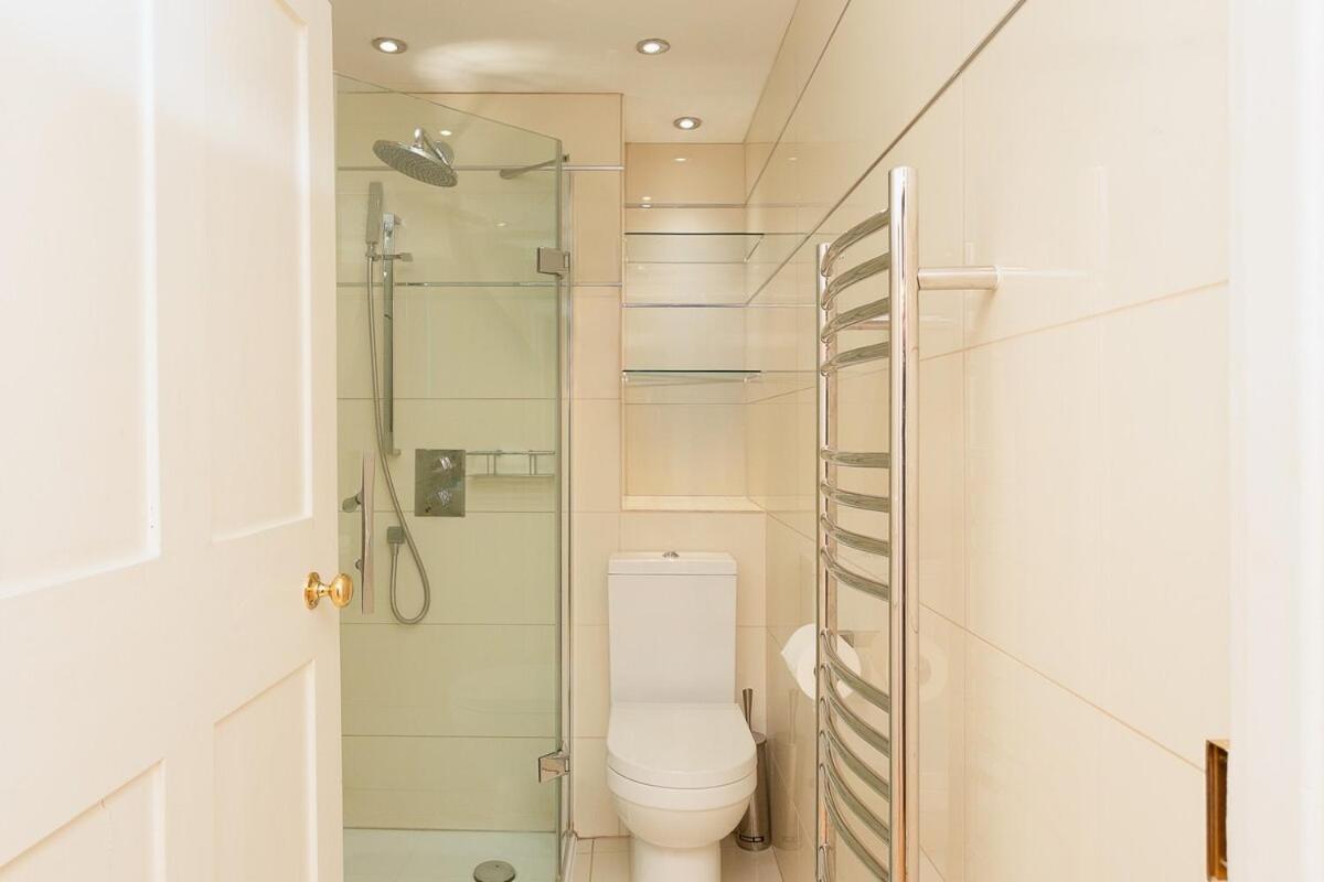 TFF High-Class & Central & Spacious Top Floor Home - 5
