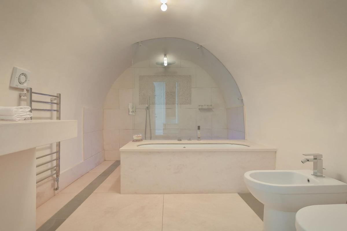 GFF Elegant & Central & Spacious 2 Bed Home with Garden - 5
