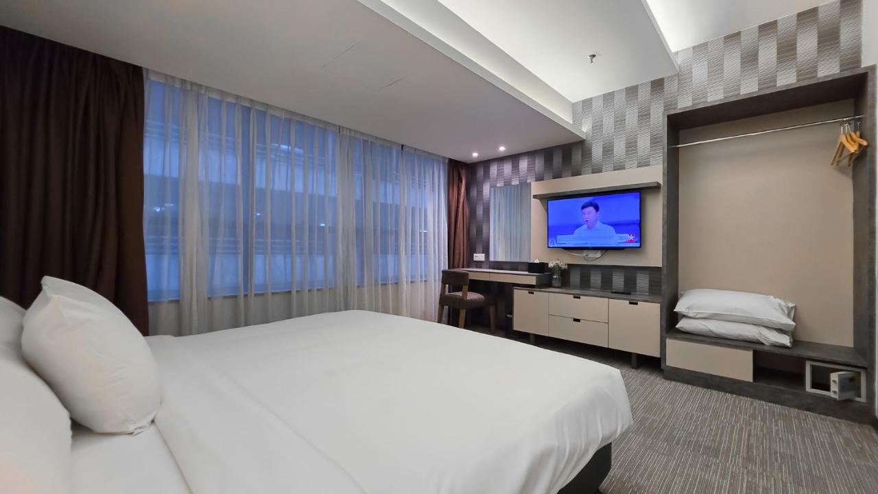 Fives Hotel DNP - 5