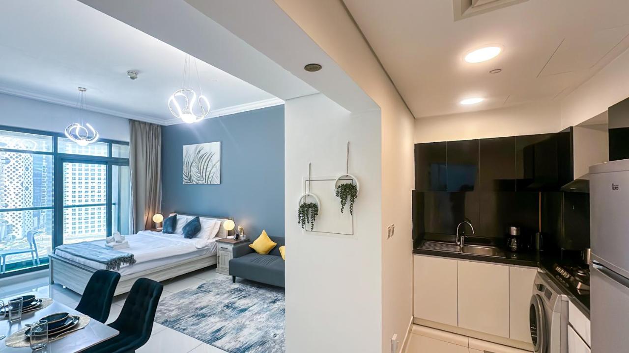 Cozy Studio with Balcony Overlooking Dubai Canal - 15AB07