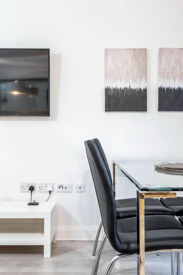 Luxury Central London Balcony Apartment Free Parking - 5