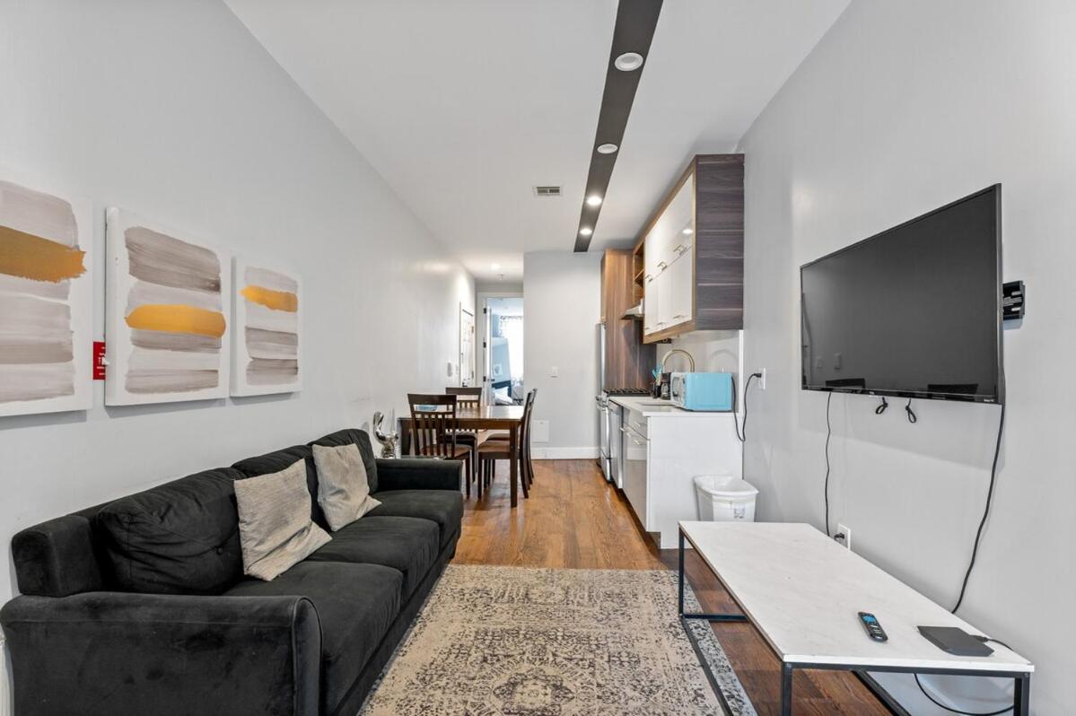 2 Queen Beds, TV's in Bedroom, Path to Manhattan