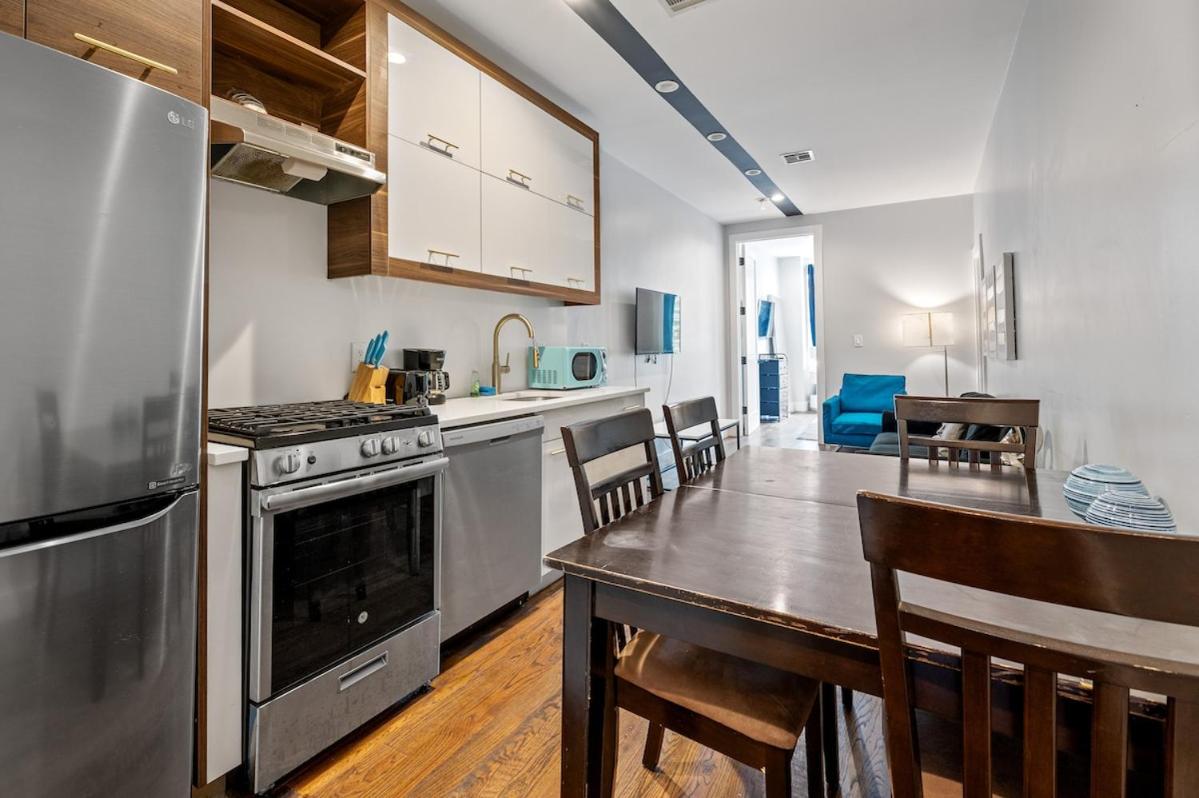 2 Queen Beds, TV's in Bedroom, Path to Manhattan - 4