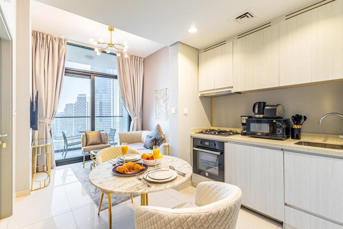 Modern 1BR in Business Bay - Balcony with Skyline Views - 5