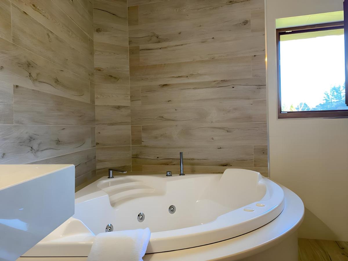 Picos de Europa Suites and Rooms - Bañera de hidromasaje en Turieno