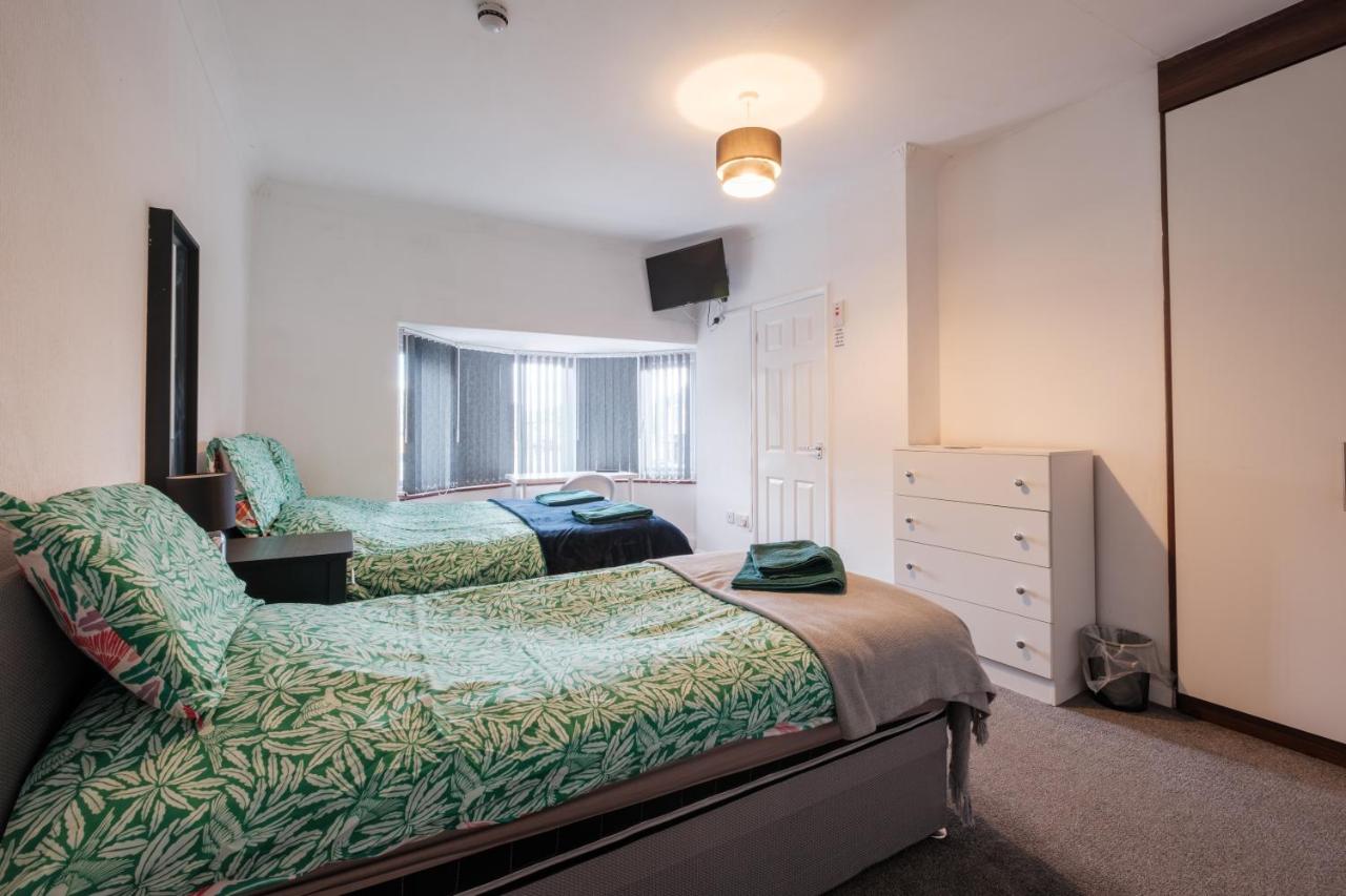 Standard Twin Room with Shared Bathroom