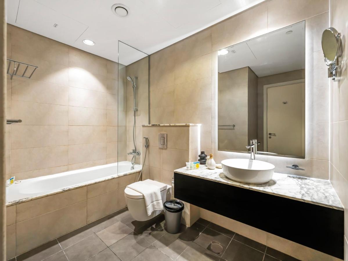 Burj View 3BDR with Rooftop Infinity Pool - 3