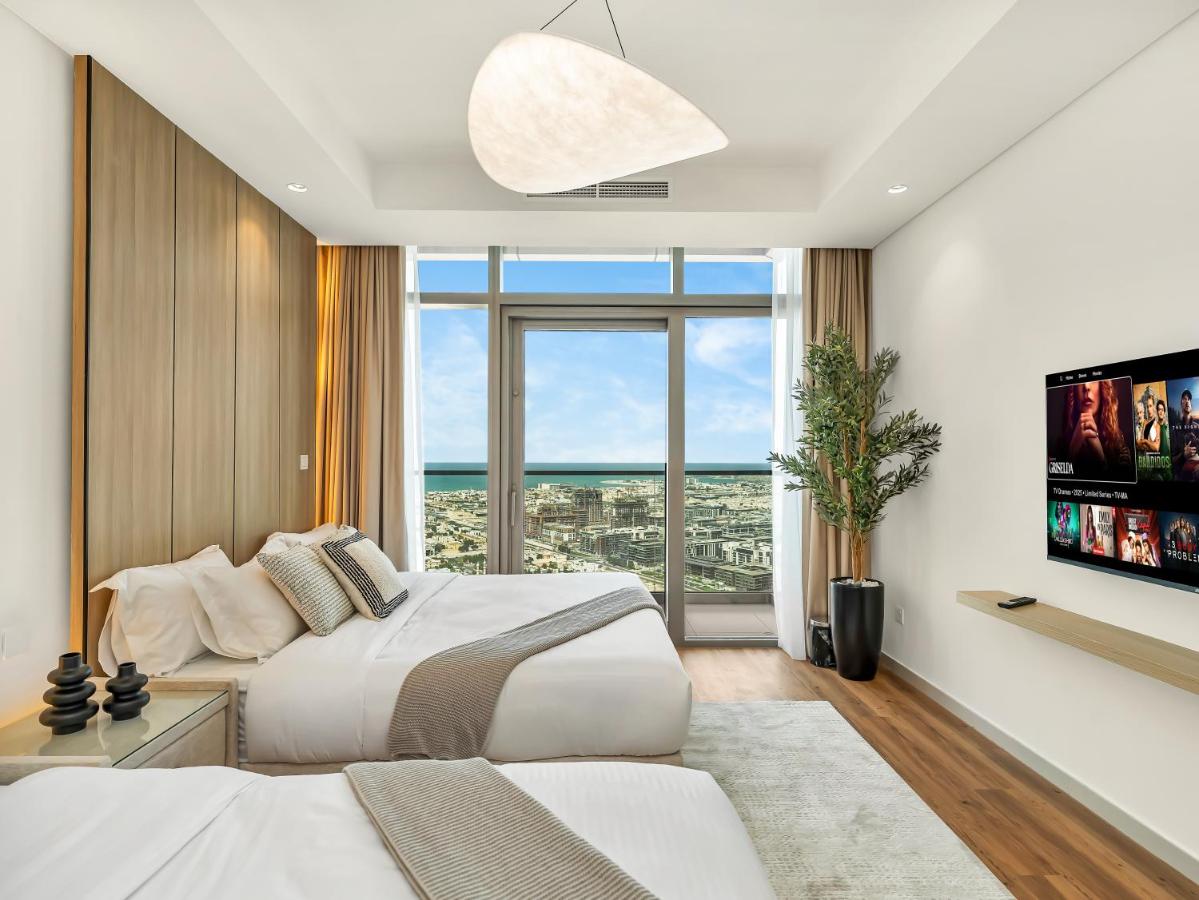 Burj View 3BDR with Rooftop Infinity Pool - 2