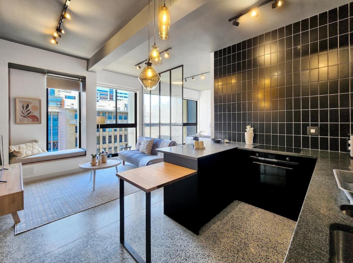 9th floor views, couples dream- wifi-pool - 3