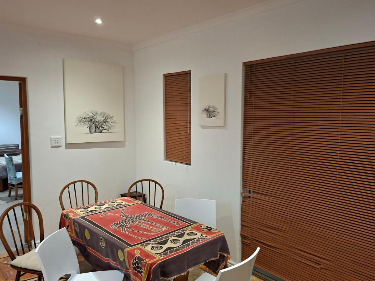 Leigh's home with dogs - 4