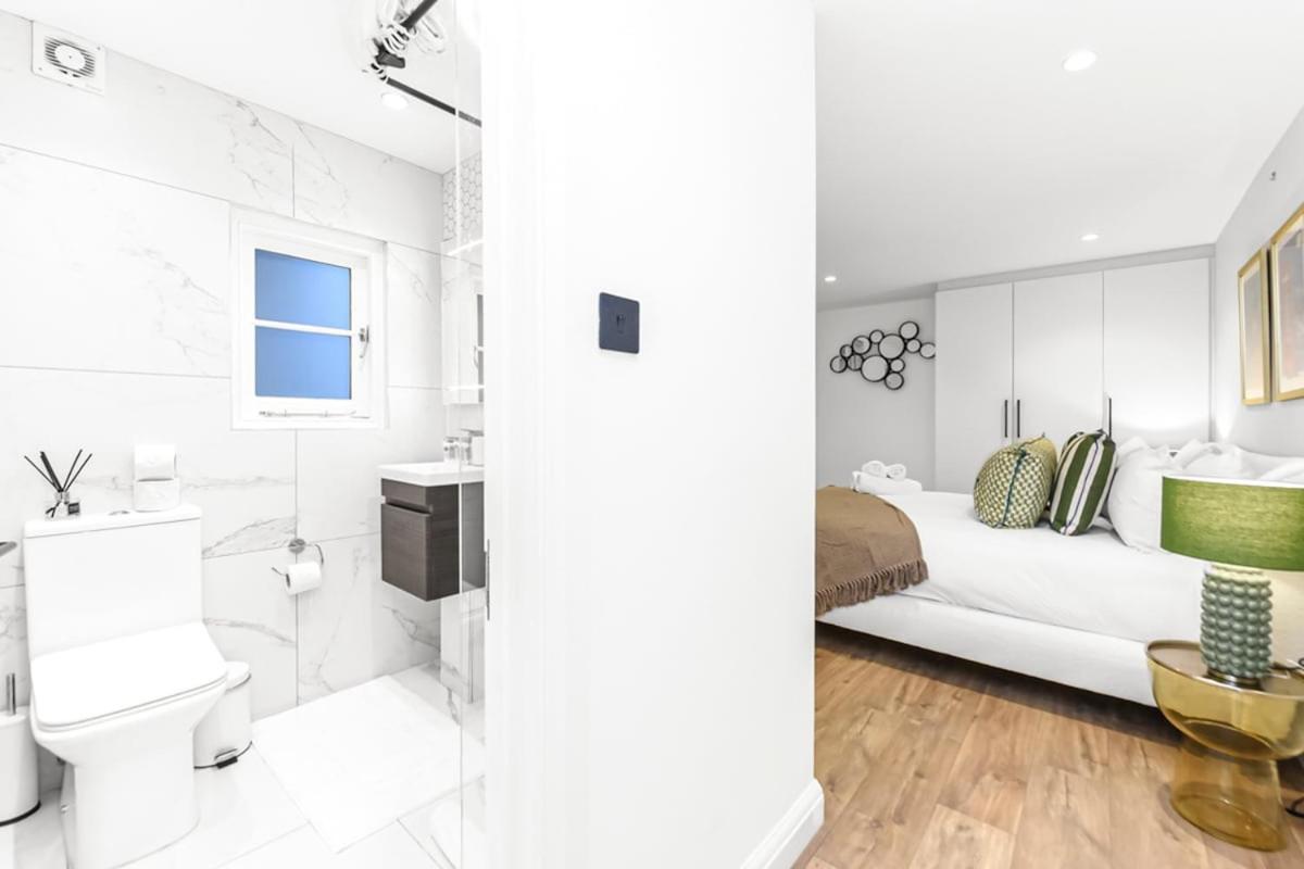 2BR Flat with Chic London Flair - 3