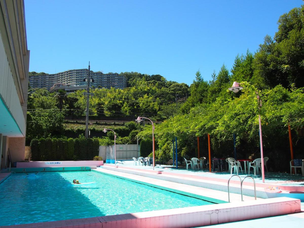 Heated swimming pool: Ito Kowakien