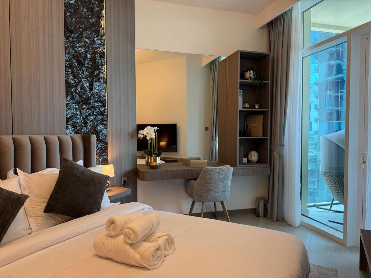 Stylish 2BR - Burj Khalifa - Waterfront View - Fully Furnished - 2