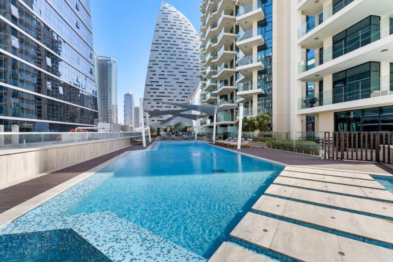 Stylish 2BR - Burj Khalifa - Waterfront View - Fully Furnished - 4