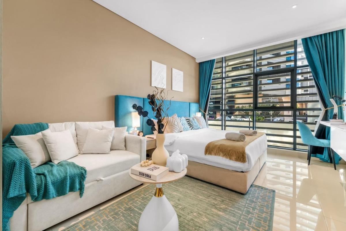 Stunning Palm Studio - Rooftop Infinity Pool & Private Beach Access - MaxStays - 3