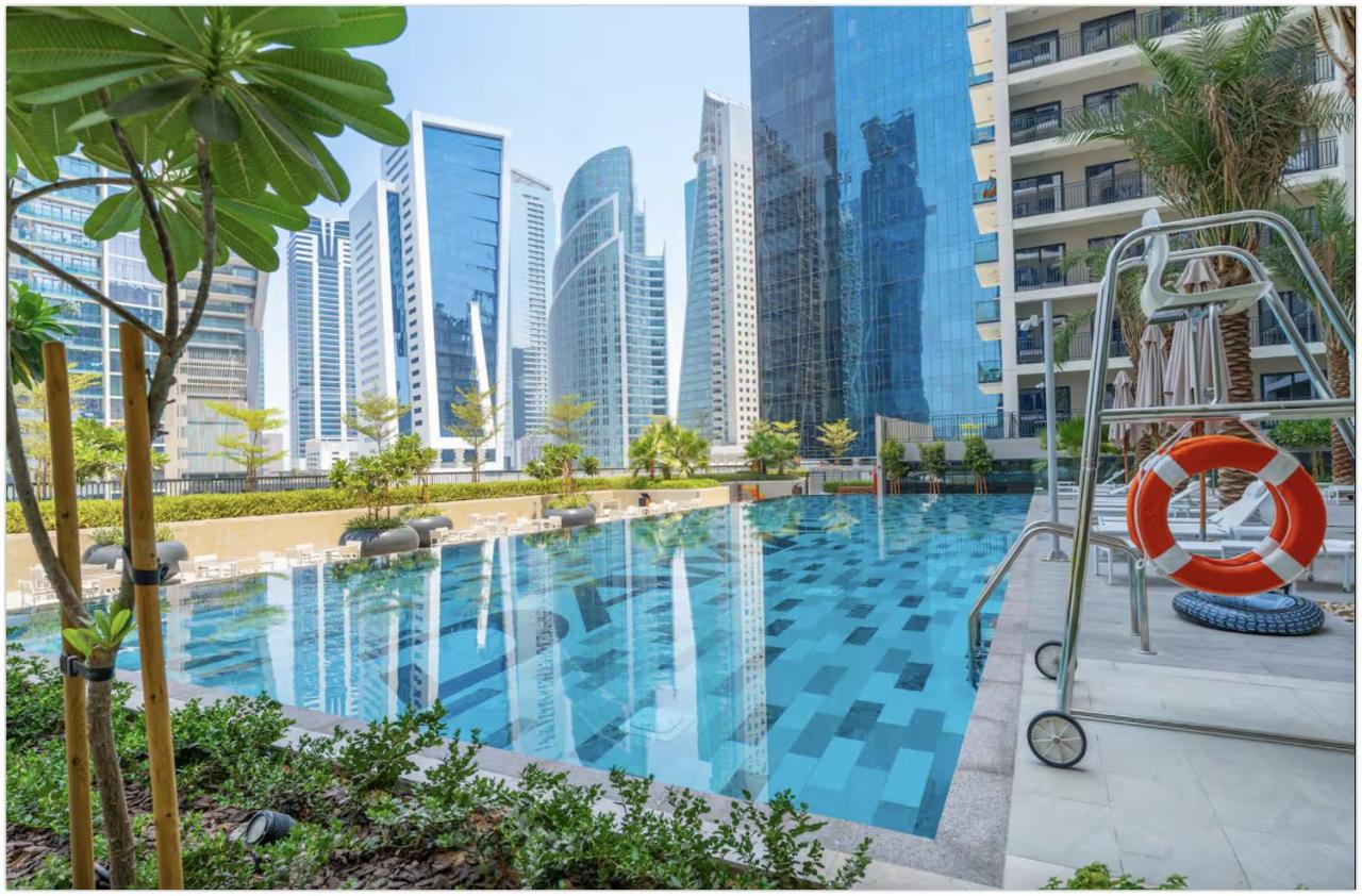 Modern 1BR in Business Bay - Balcony with Skyline Views - 3