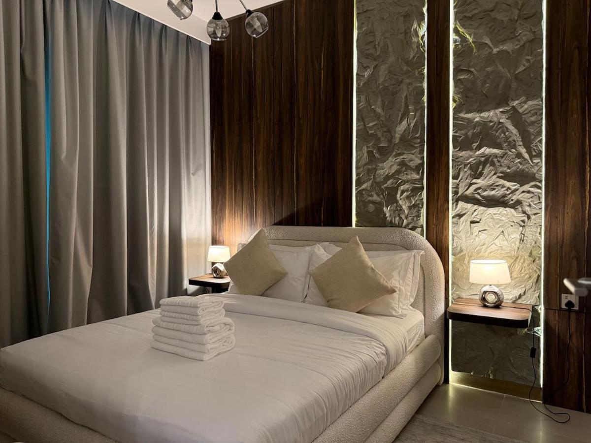 Canal View 1BR - Business Bay - Fully Furnished