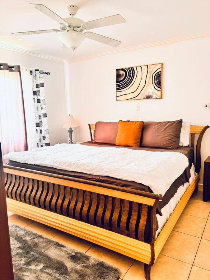 Luxury Waterfront Villa Jamaica - 4