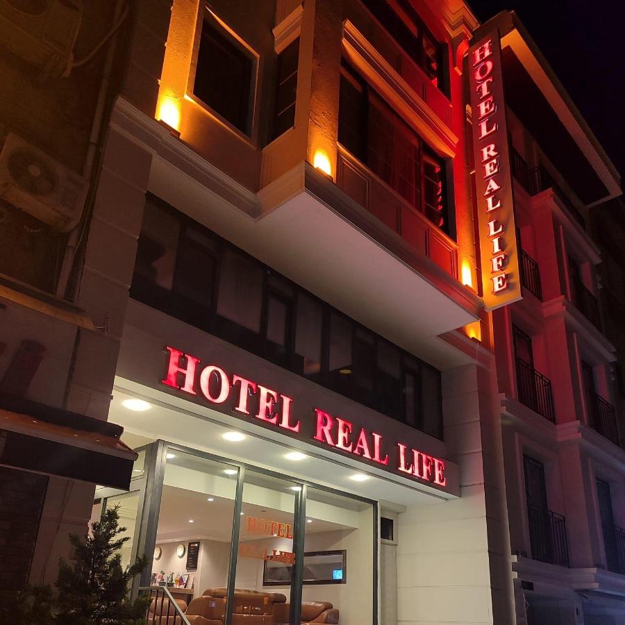 Hotel Real Life