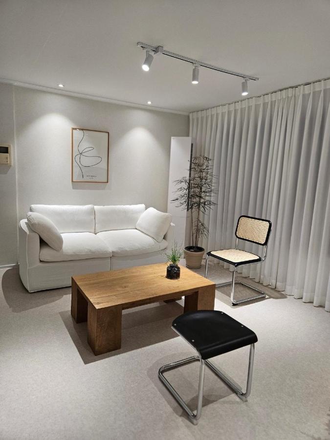 Stay Huin 스테이 흰