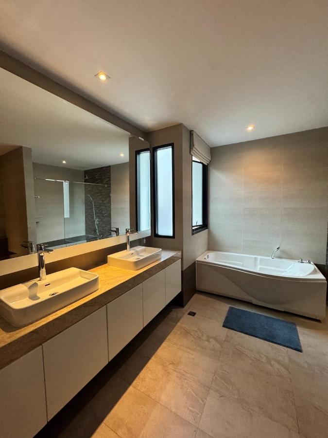 Central BKK Luxuxy Pool Villa 4BR - 3