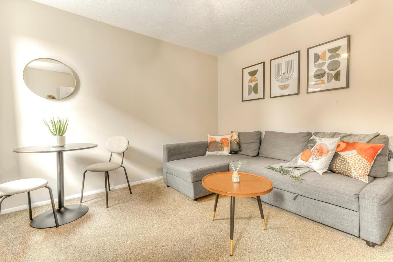 1 Bed Apartment London ABBA, Excel, & Olympic Stadium